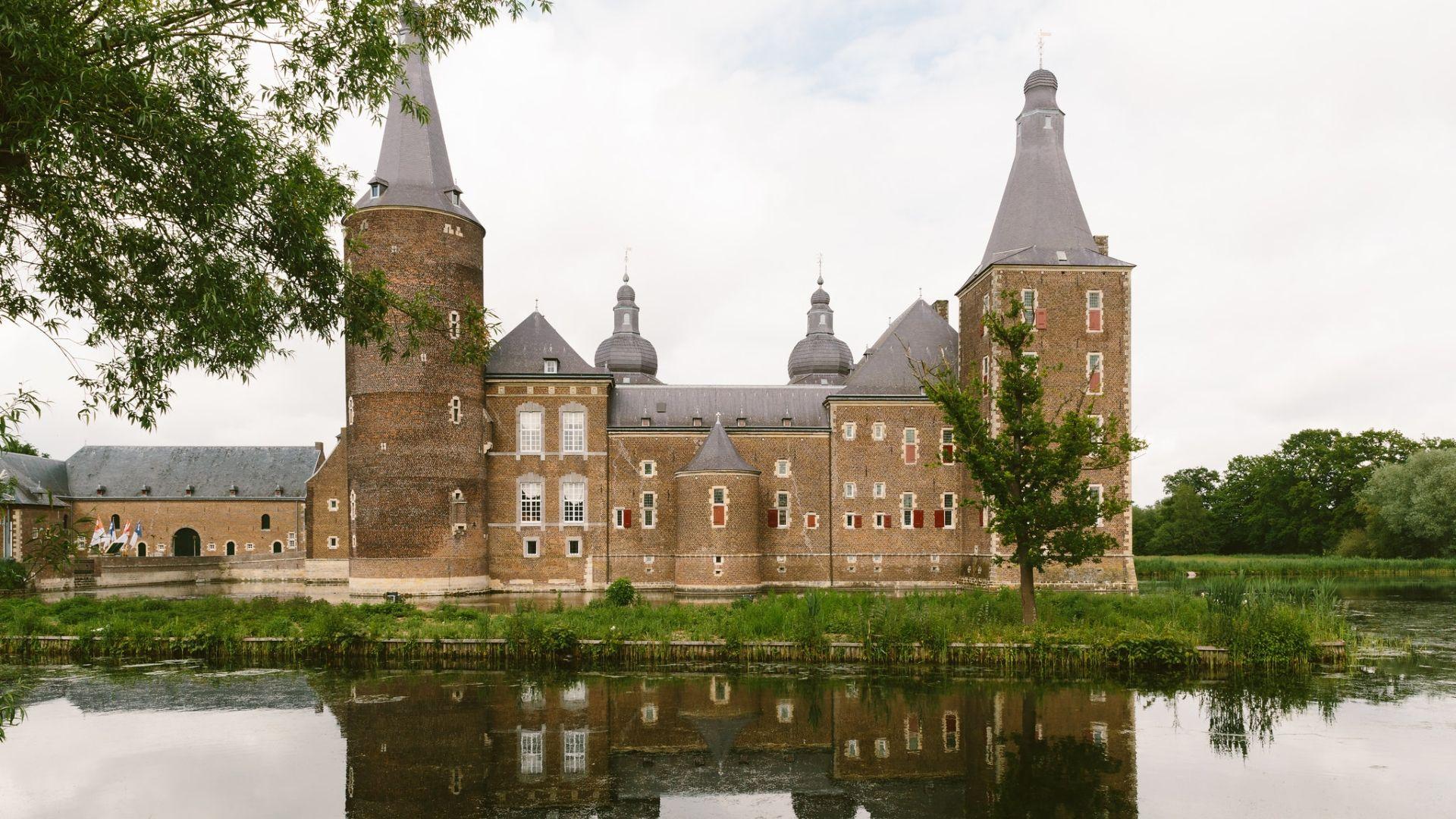 routes along castles in Limburg