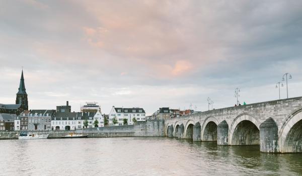 Maastricht oude brug Maas
